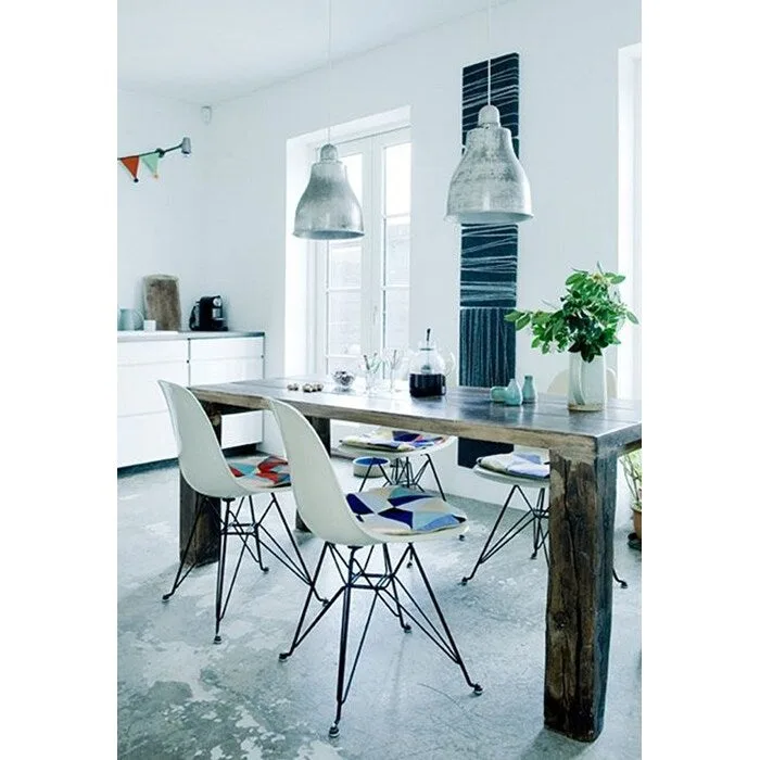 Set of 2 Mid-Century Modern Dining Side Chairs Armless Plastic Shell Seat with Black Metal Wire Eiffel Base, White