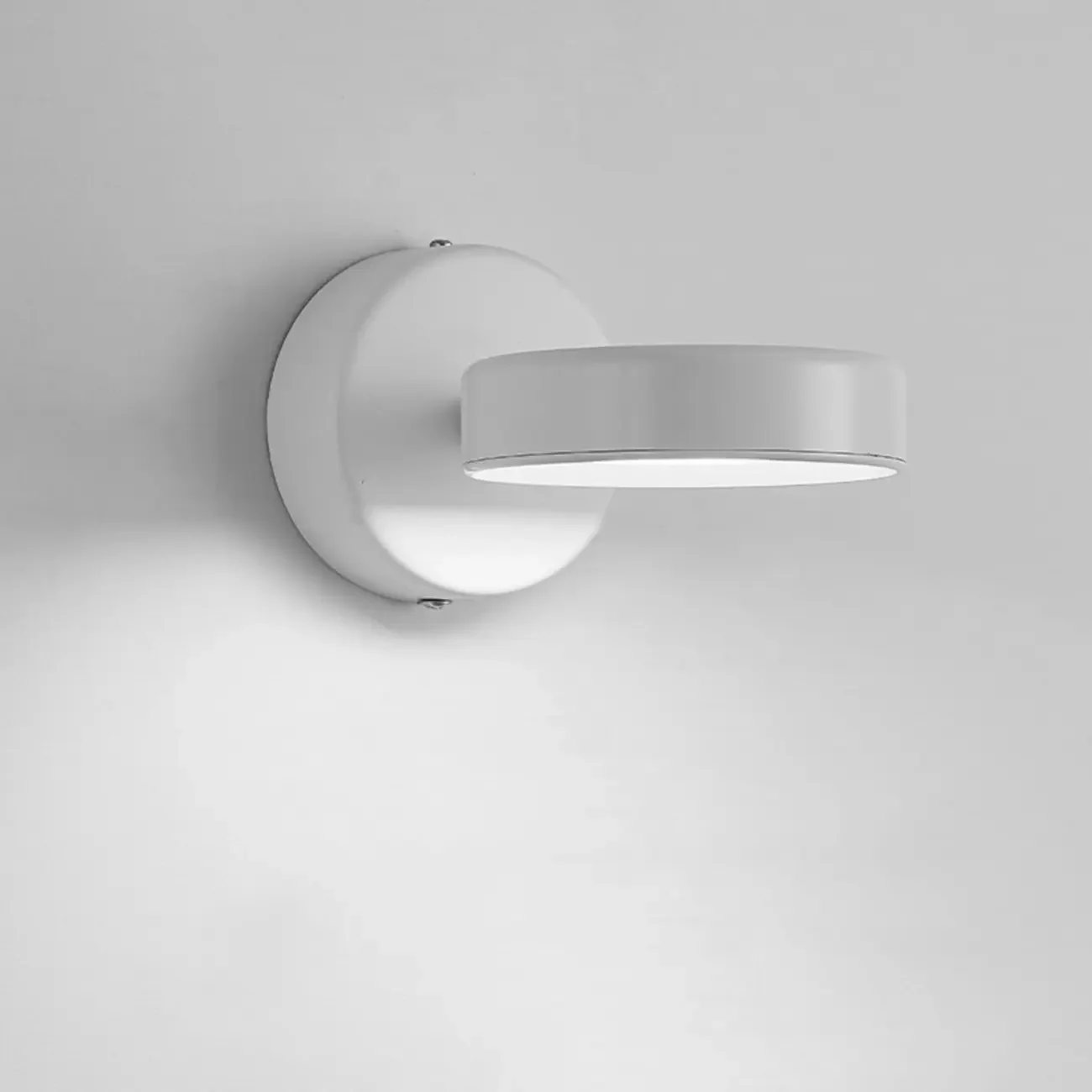 Modish Rotating Circular Chrome Wall Sconce
