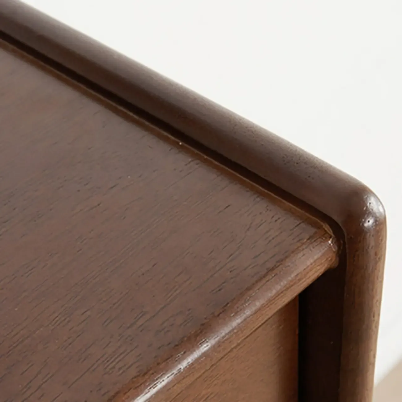 Traditional Brown Wooden Dresser with 6-Soft Closing Drawers