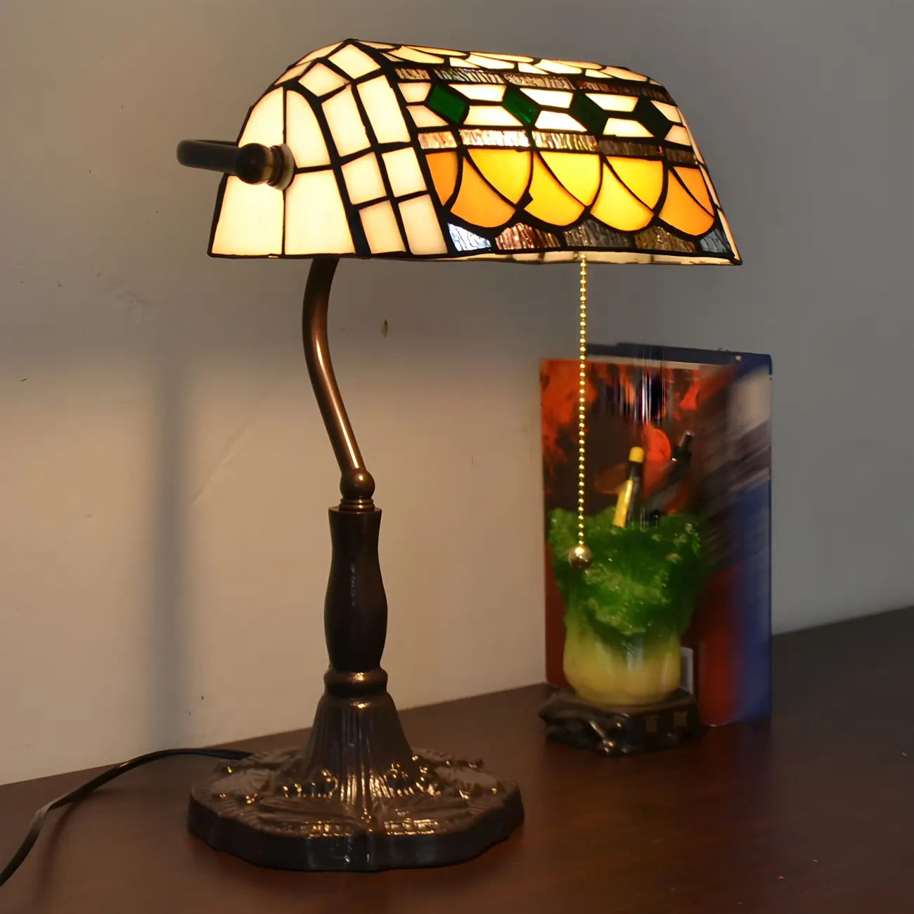 HomeyFad Retro Stained Glass LED Banker Table Lamp in Pull Chain