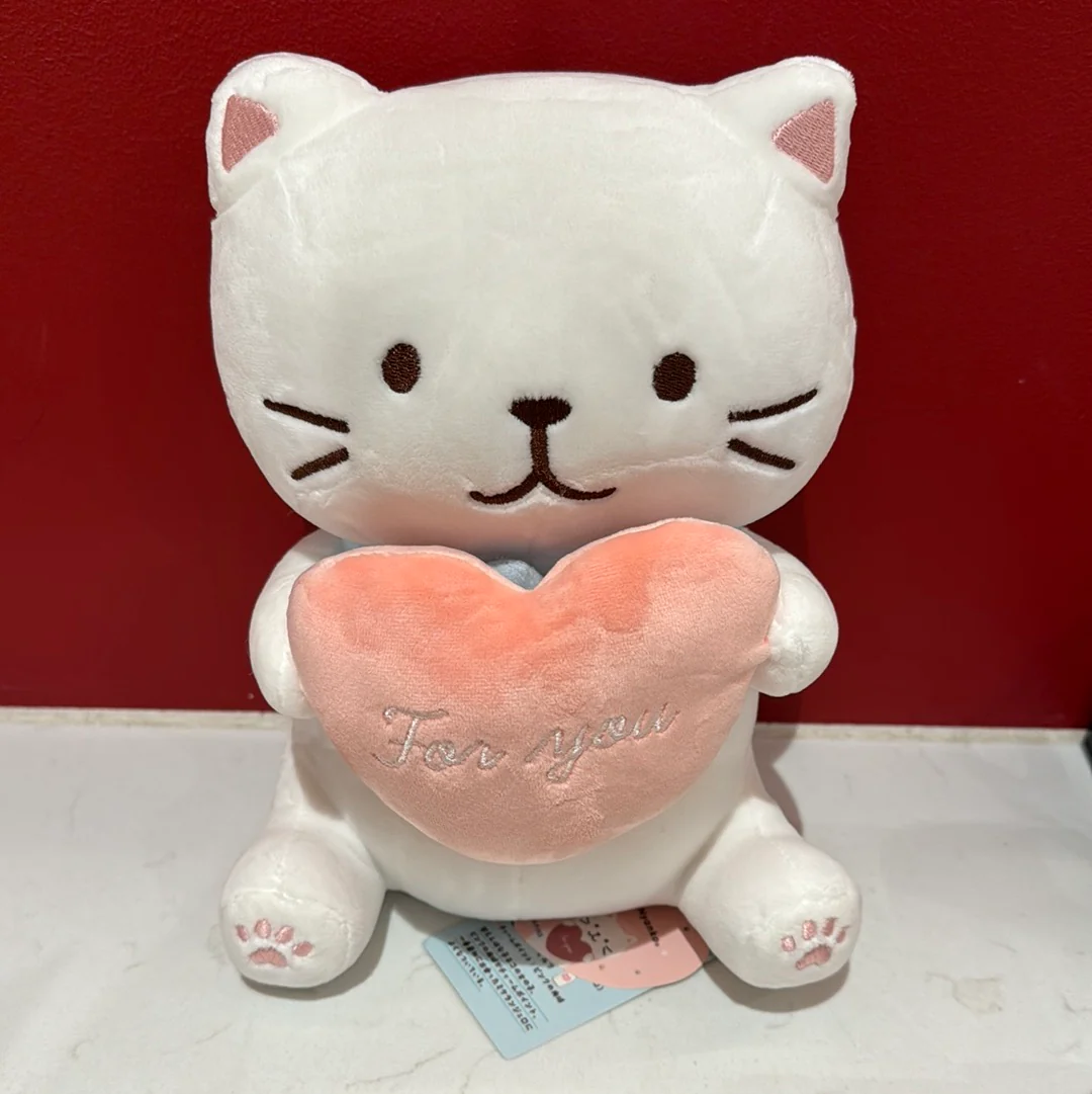 Hapins Holding Heart Cat