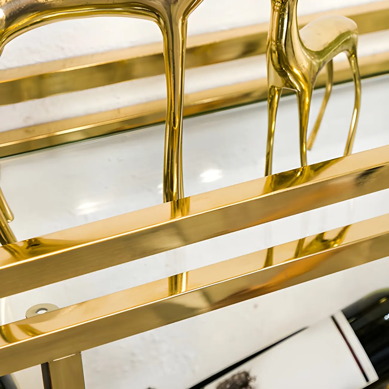 Luxury Metal Gold Wall-Mounted Open Wine Rack