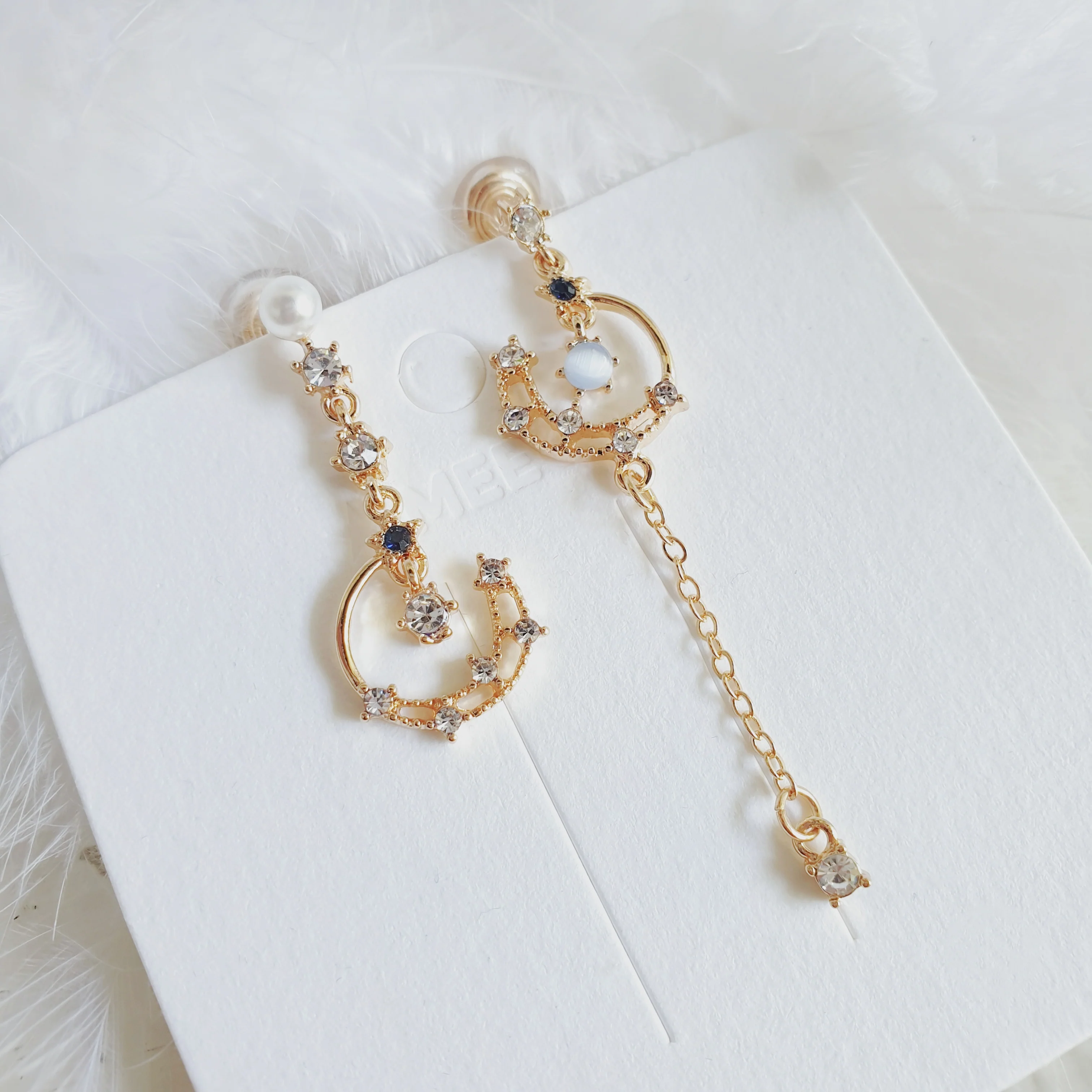 Luninana Clip-on Earrings -  Hanging Moon with Pearl Earrings LL014