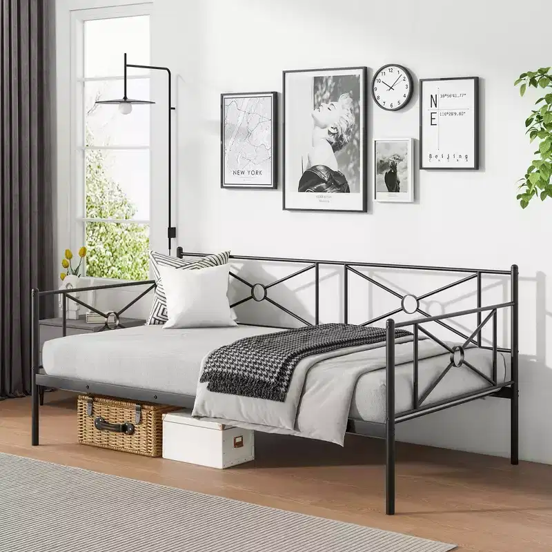 Costway Twin Metal Daybed Frame with Slats Classic Mattress Foundation Bed Sofa White\Black