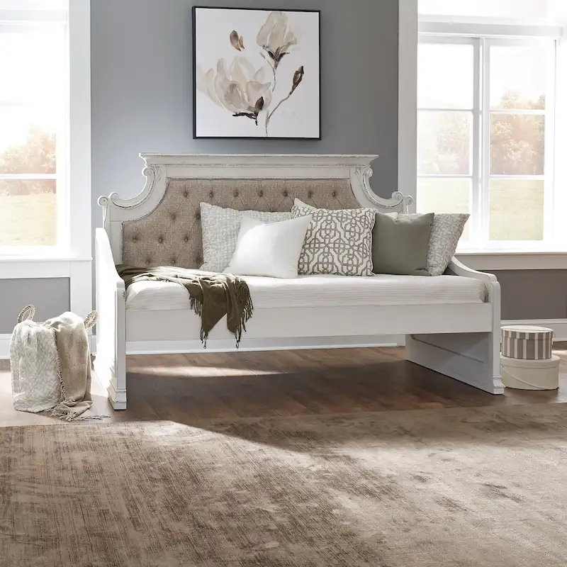 Magnolia Manor Antique White Twin Daybed without Trundle