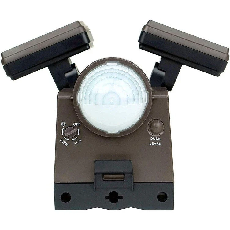 IQ America 700 Lumen Battery Operated LED Motion Security Flood Light w L-Bracket Mount