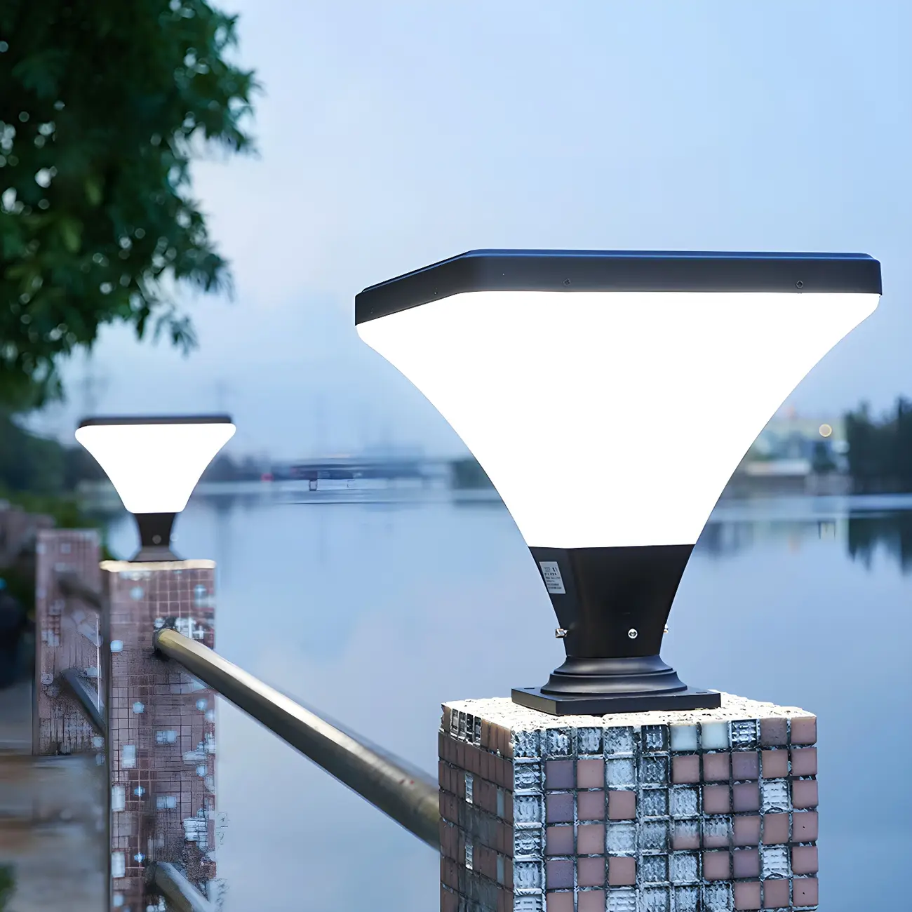 Remote Control Pyramid Solar Outdoor Post Lights