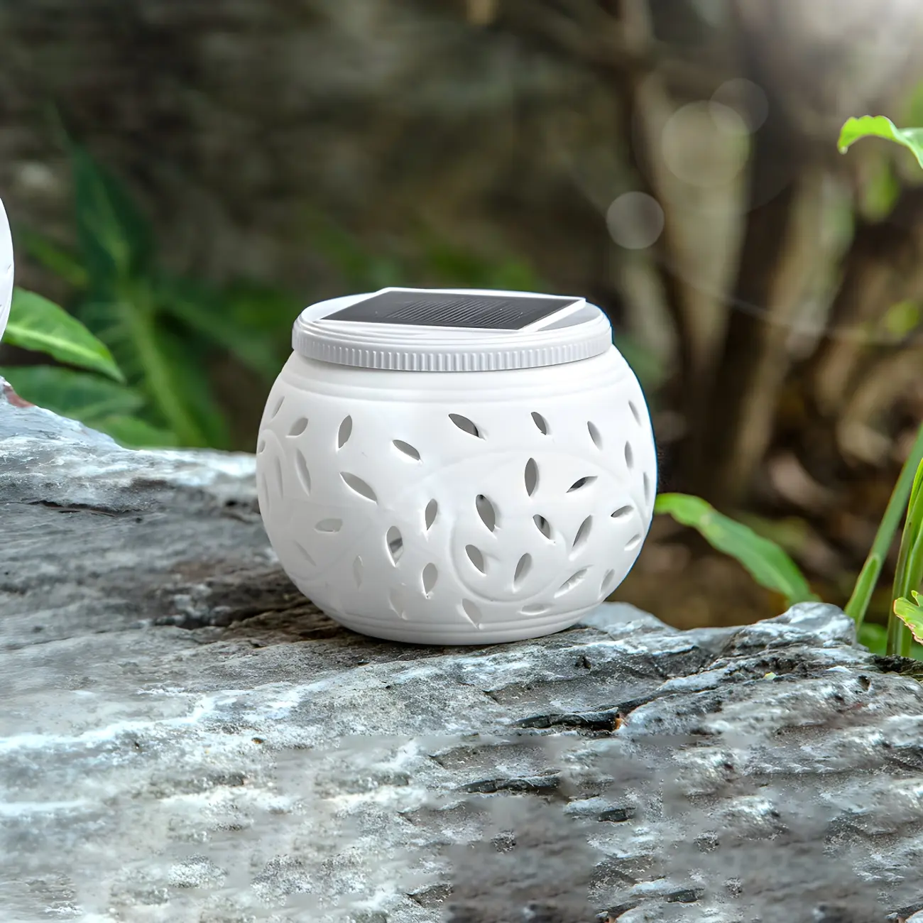 Decorative Hollowed White Ceramic Solar Outdoor Post Lights