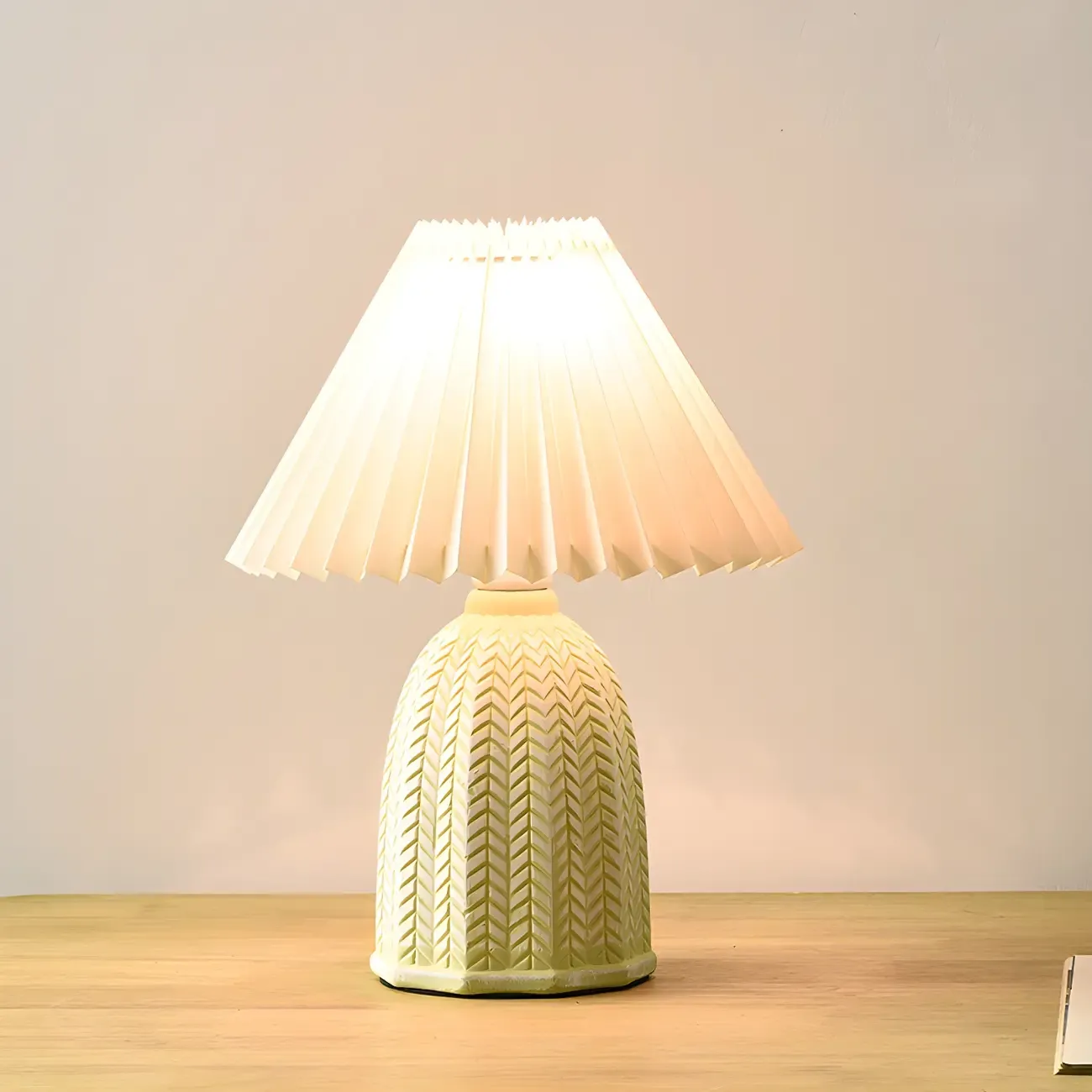Country Style Pleated Shade Ceramic Table Lamp