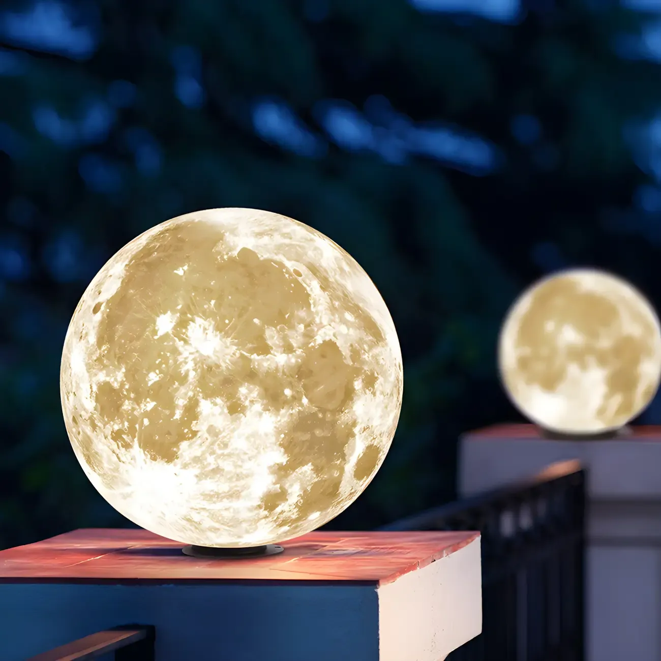 White Resin Moon-Shaped Post Cap Light