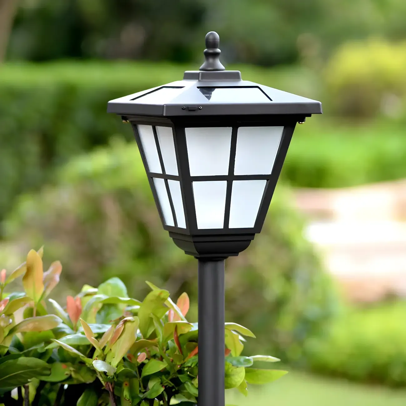 Classic Trapezoid Pane Solar Landscape Lighting