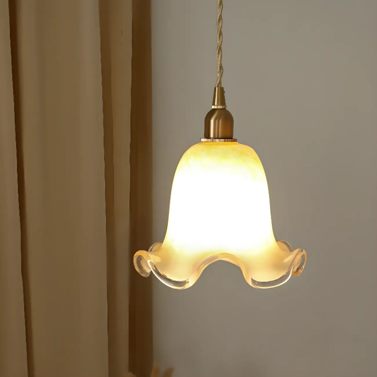 Modern Glass Pendant Light Gold Fixture in Flower Shaped