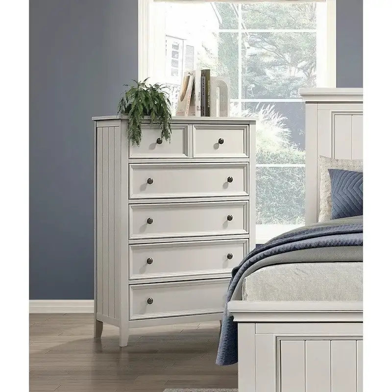 Classic 3pc Bedroom White Finish Bed Chest Nightstand Set