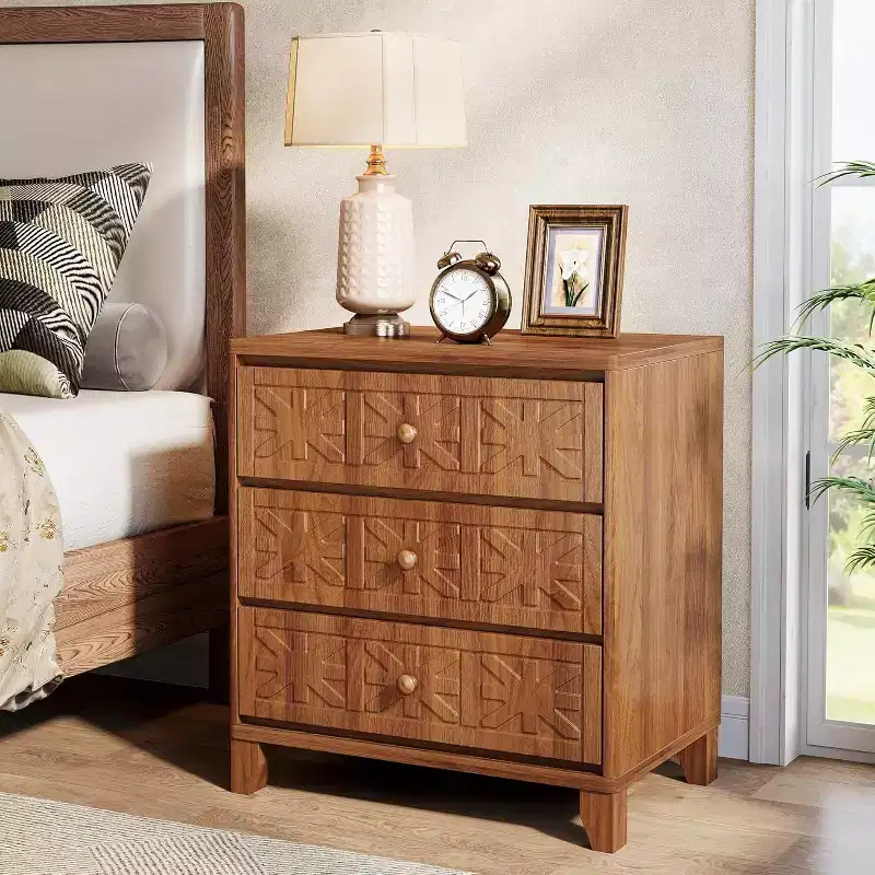 Lantine Nightstand with 3 Drawers, Farmhouse Bedside Table with Elegant Patterns, Industrial Night Stand End Table for Bedroom, Brown