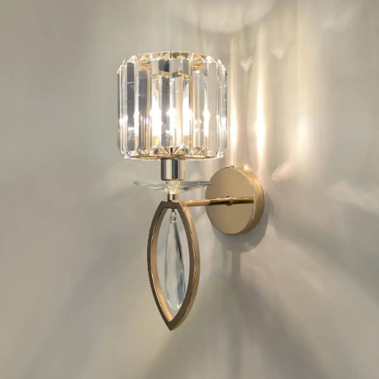 Elegant Crystal Smooth Gilded Metal Wall Sconce