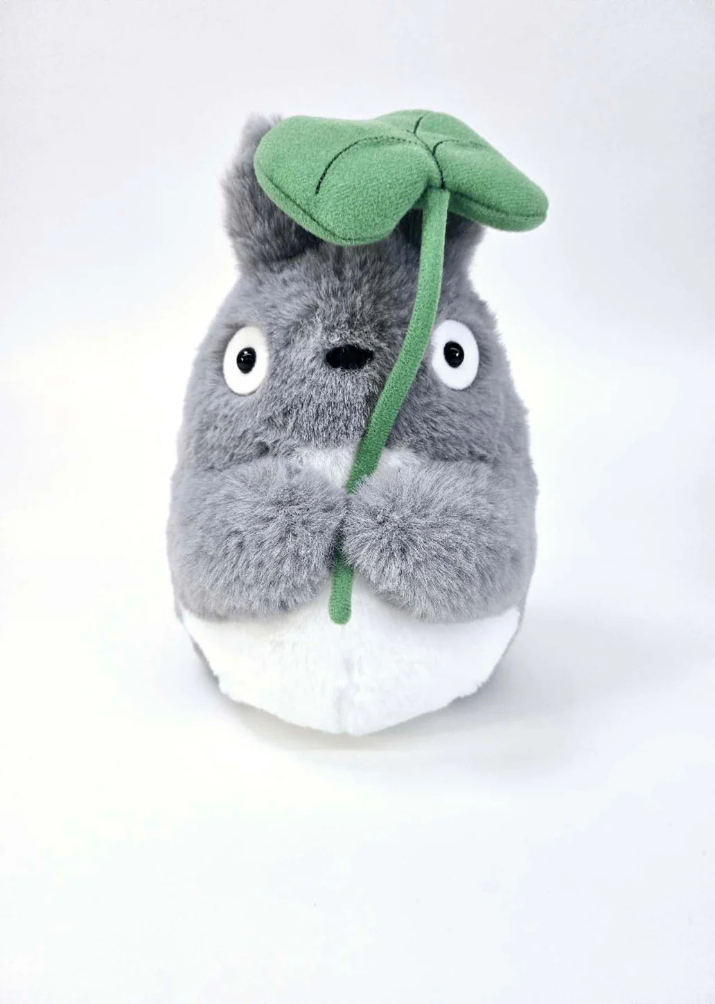 Studio Ghibli Plush: My Neighbor Totoro - Nakayoshi Big Totoro with Leaf