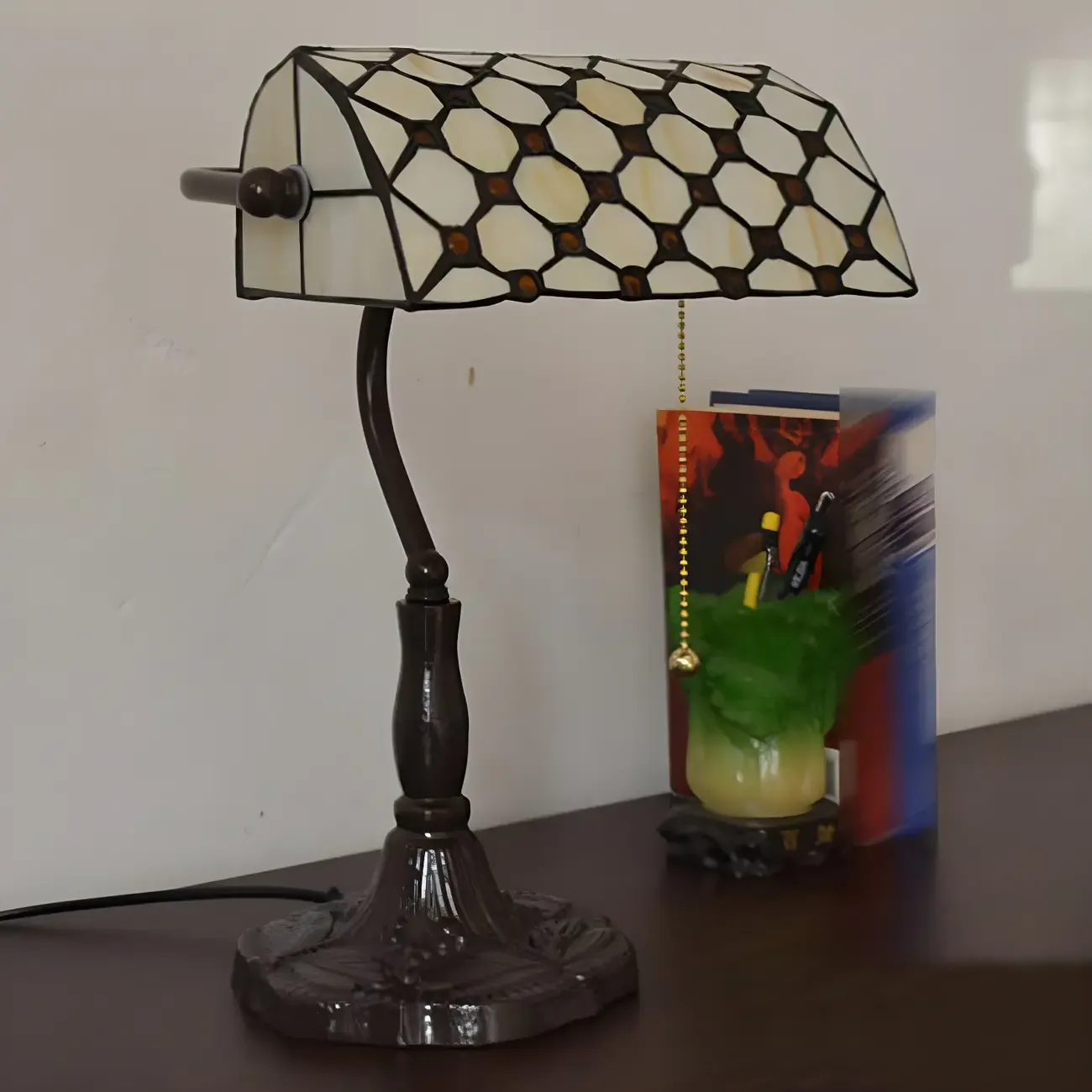 HomeyFad Retro Stained Glass LED Banker Table Lamp in Pull Chain