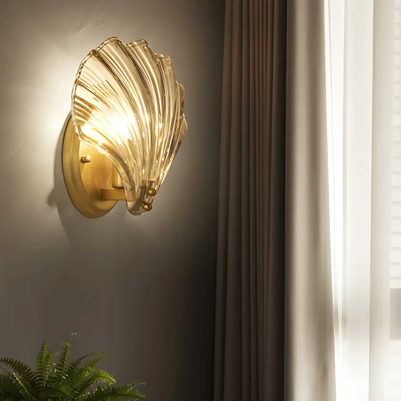 Artistic Glass Gold Shell Wall Sconce