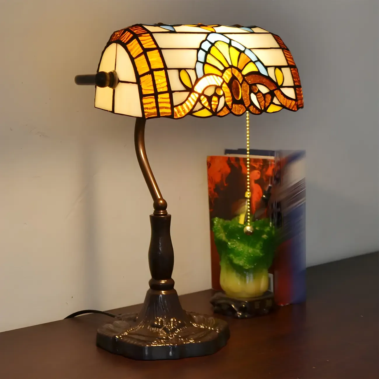 HomeyFad Retro Stained Glass LED Banker Table Lamp in Pull Chain