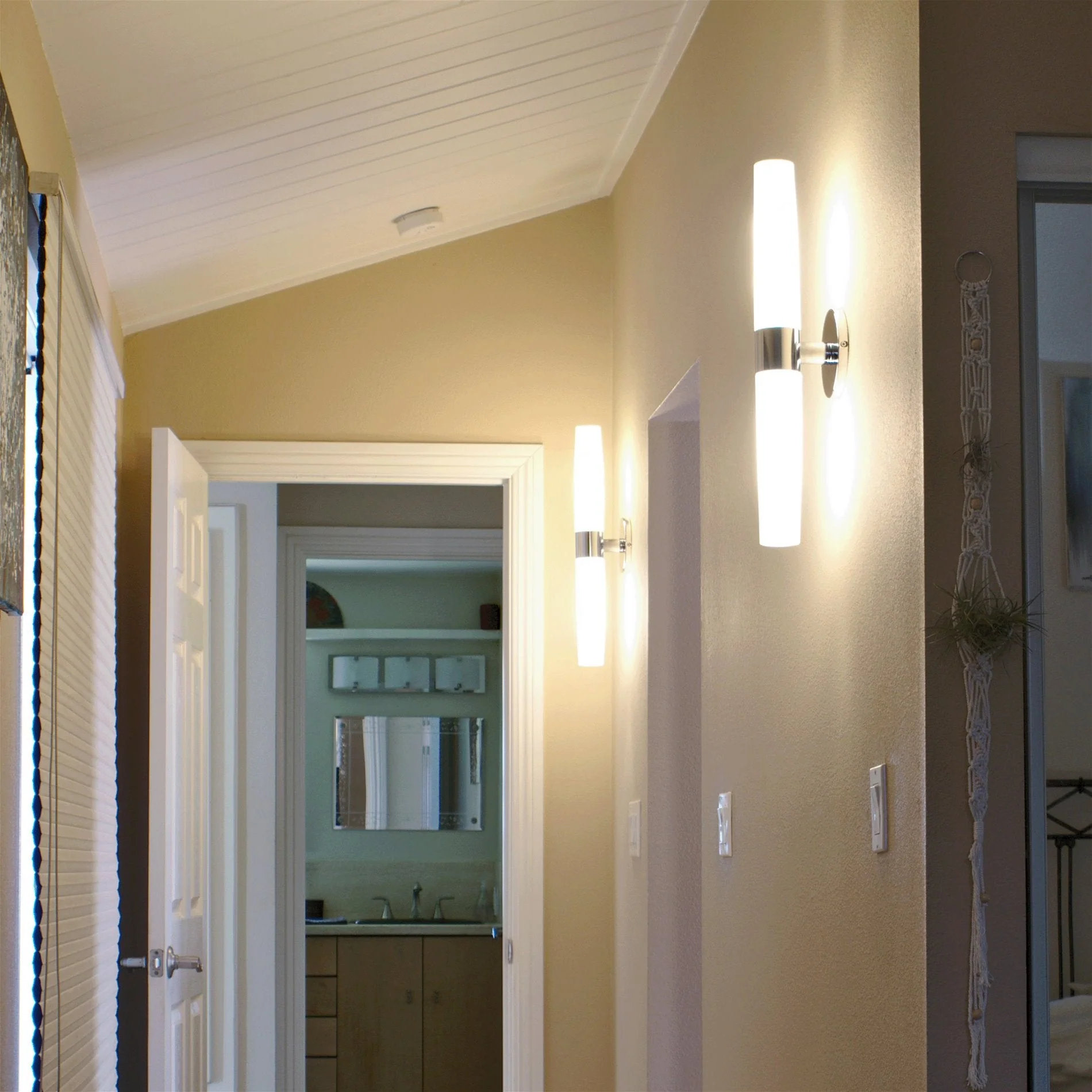 Duo 21 Modern Bathroom / Vanity Wall Sconce