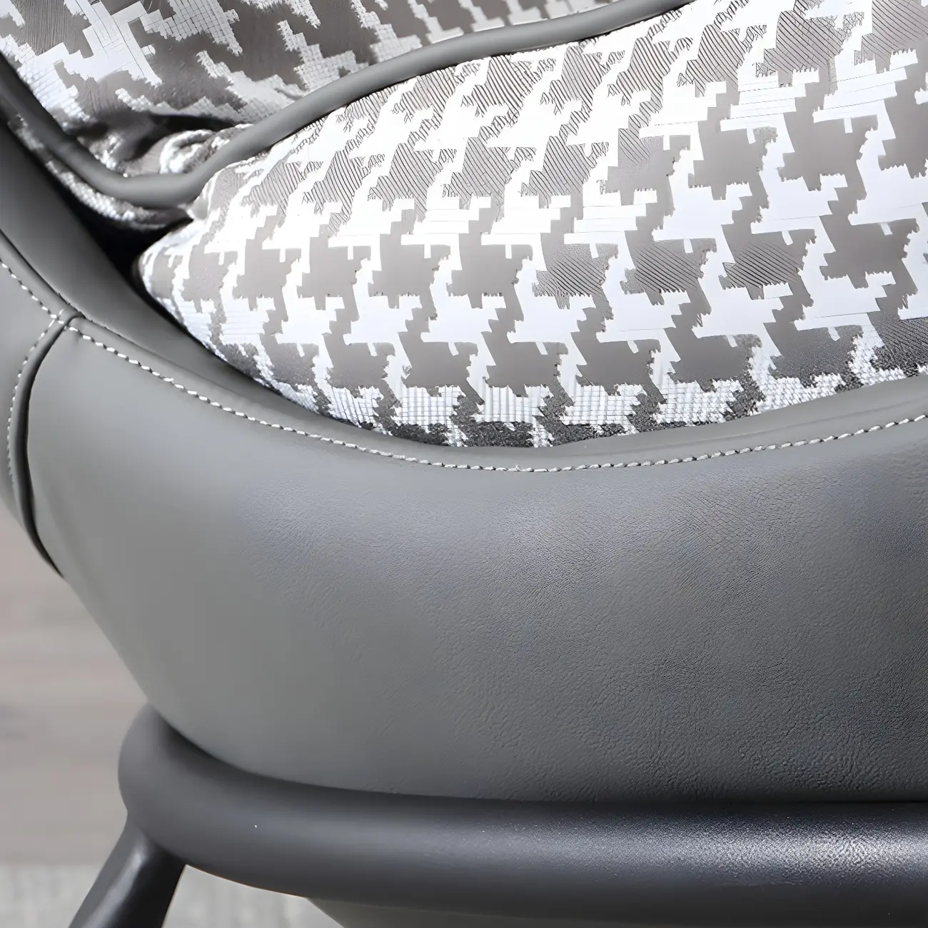 Modern Fabric Lounge Chair in Green with Cushioned Seat