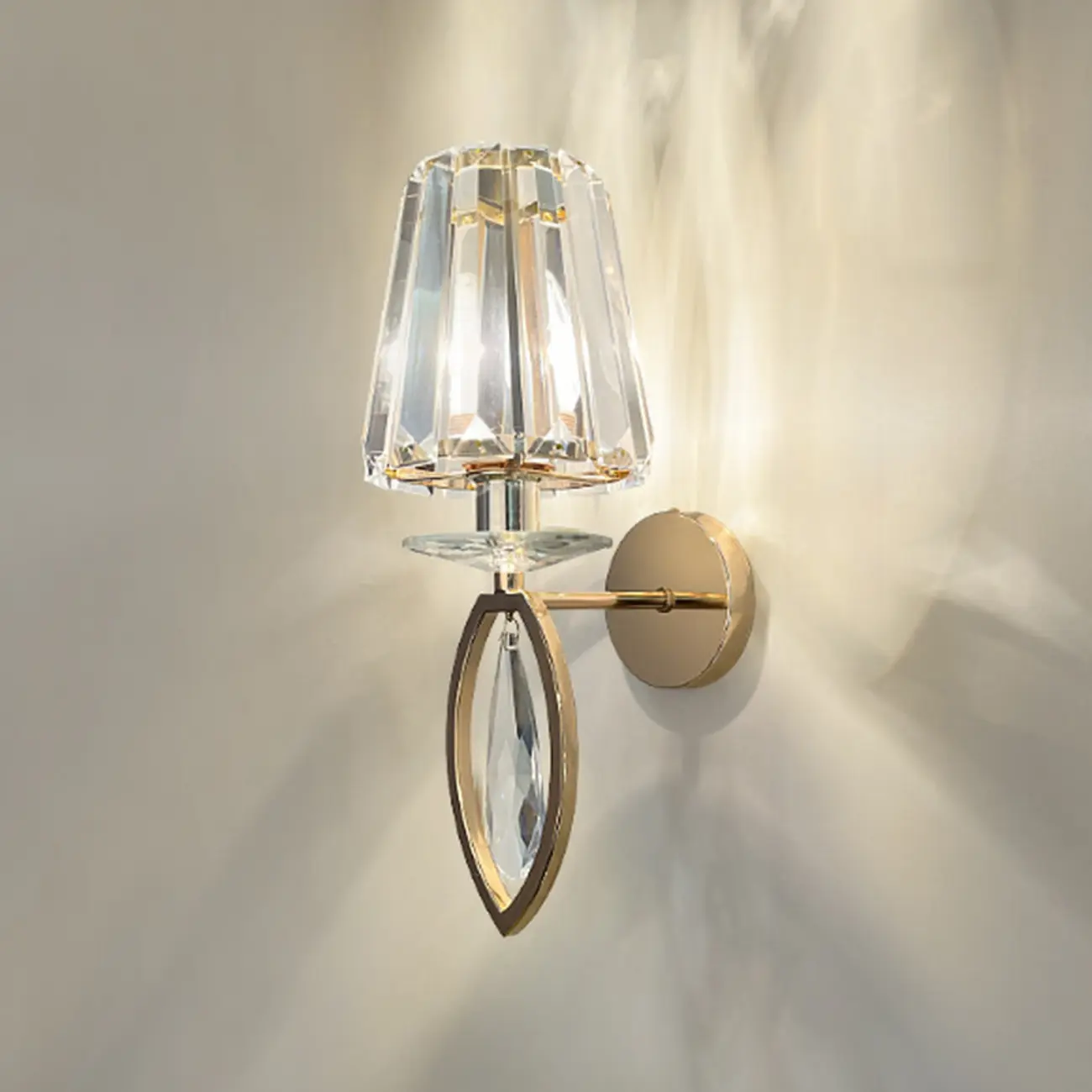 Elegant Crystal Smooth Gilded Metal Wall Sconce