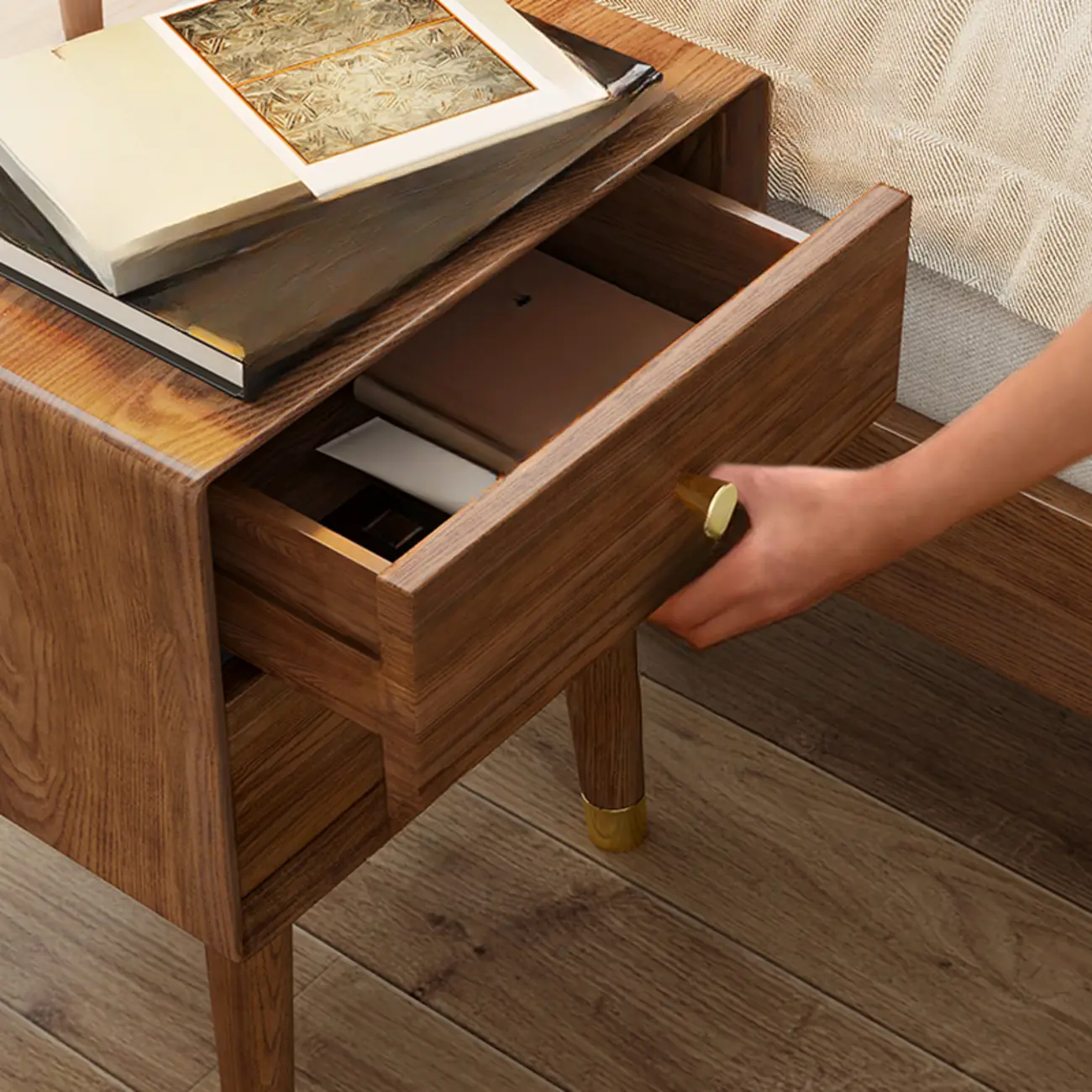Traditional Natural Wood Nightstand with 2 Drawers