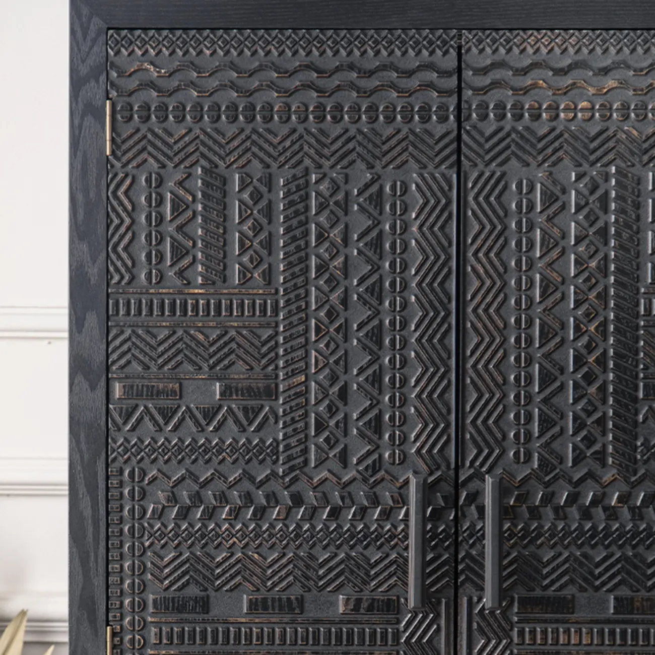 Artistic Pattern Wood Black Cabinet Sideboard in 3-Shelf