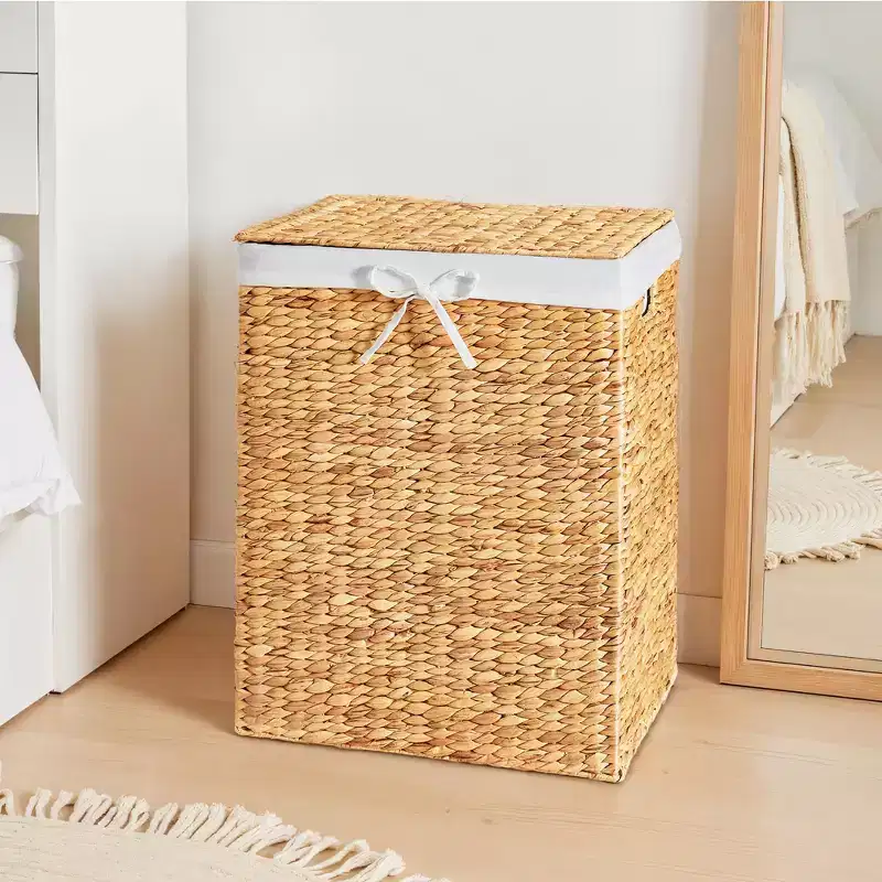 Water Hyacinth Laundry Hamper with Lid – Chestnut / Natural, 1-Person