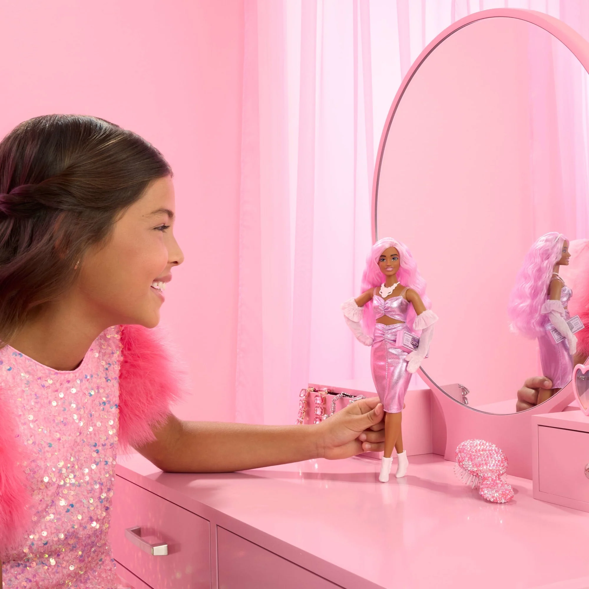 Barbie Fashionista Boneca Deluxe Cabelo Rosa e Vestido Brilhante