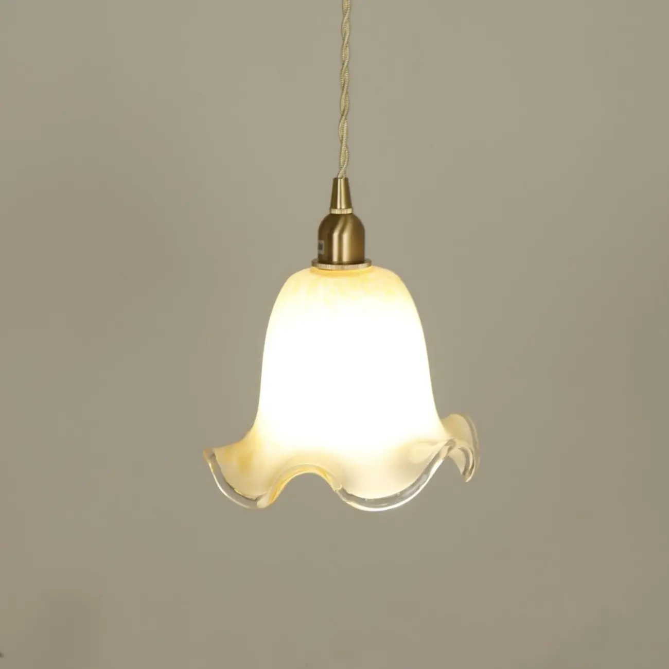 Modern Glass Pendant Light Gold Fixture in Flower Shaped