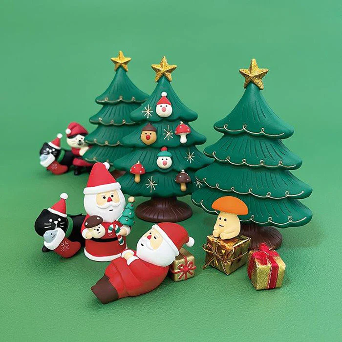 Decole Concombre Figurine - Christmas in Mushroom Forest - Black Cat Carrying Socks