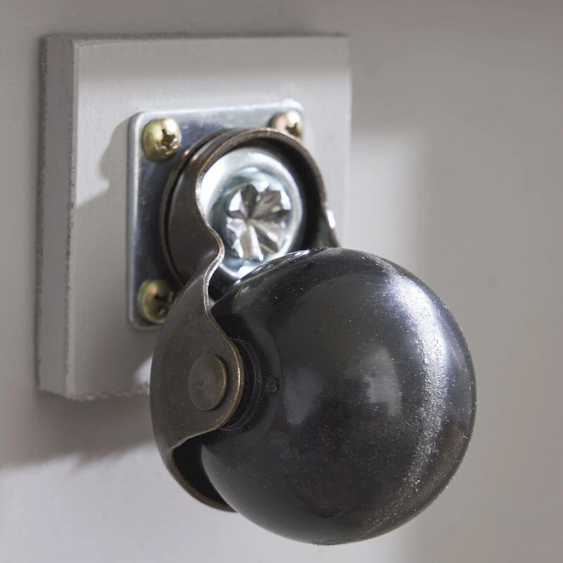 Signature Design by Ashley Loyaska Grayish Brown/White Lift-Top Coffee Table - 56.13  W x 28.25  D x 18.13  H