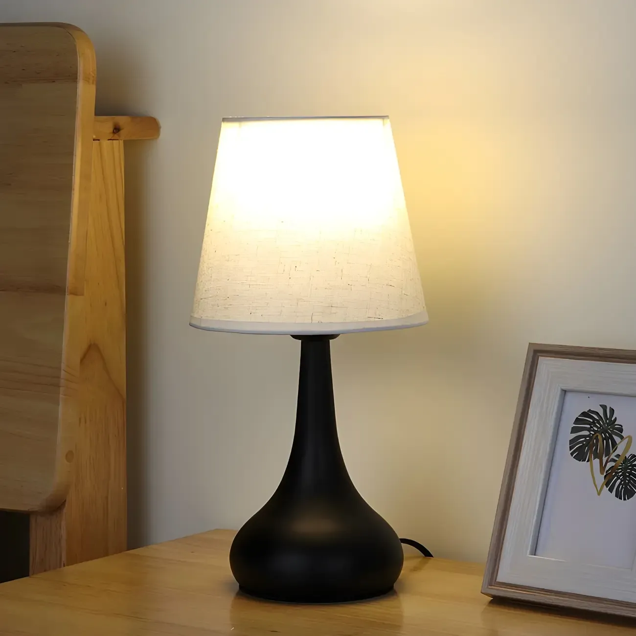 Bedside Elegant Black/White Metal Fabric Table Lamp