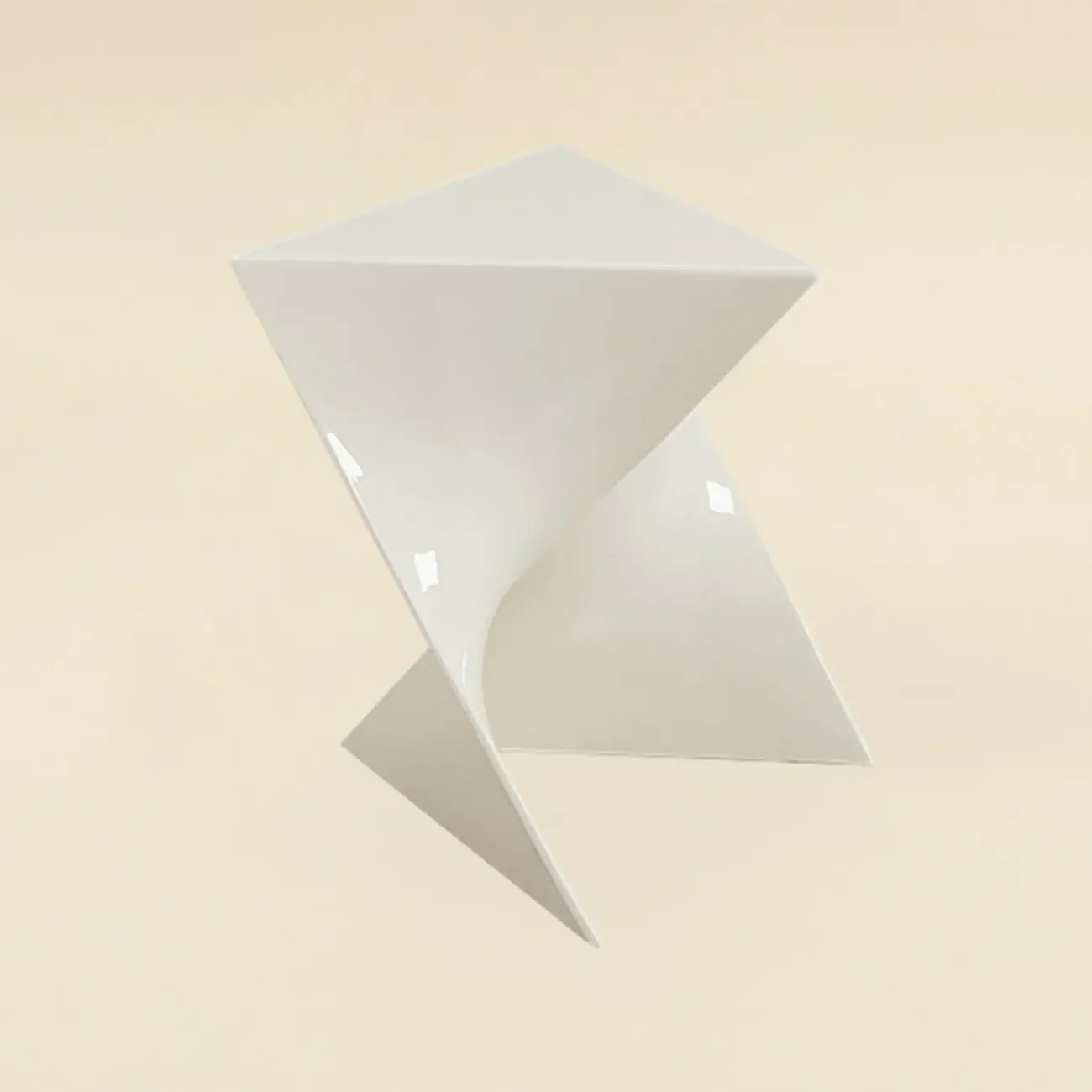 Living Room Acrylic Triangle Side Table with Twisted Base