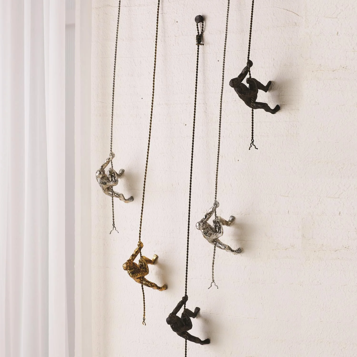 CLIMBING MAN-WALL MOUNTED