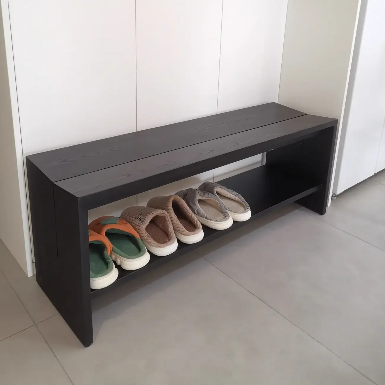 Scandinavian Solid Wood Curved Entryway Bench in Black