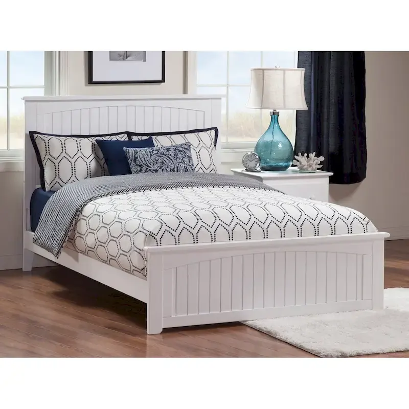 Nantucket Queen Platform Bed with Matching Footboard in White