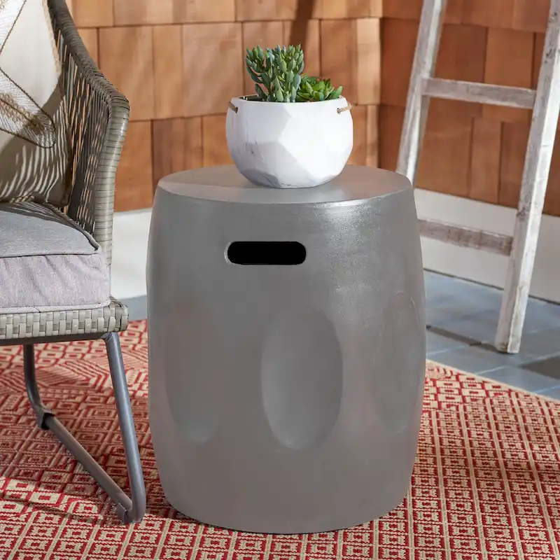 SAFAVIEH Zuri Concrete Indoor/ Outdoor Accent Table (Dark Grey) - 16W x 16D x 18H