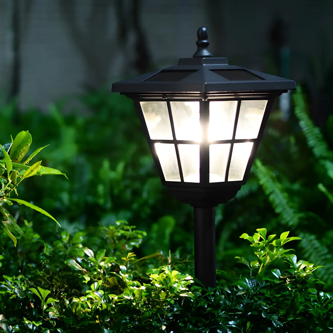 Classic Trapezoid Pane Solar Landscape Lighting