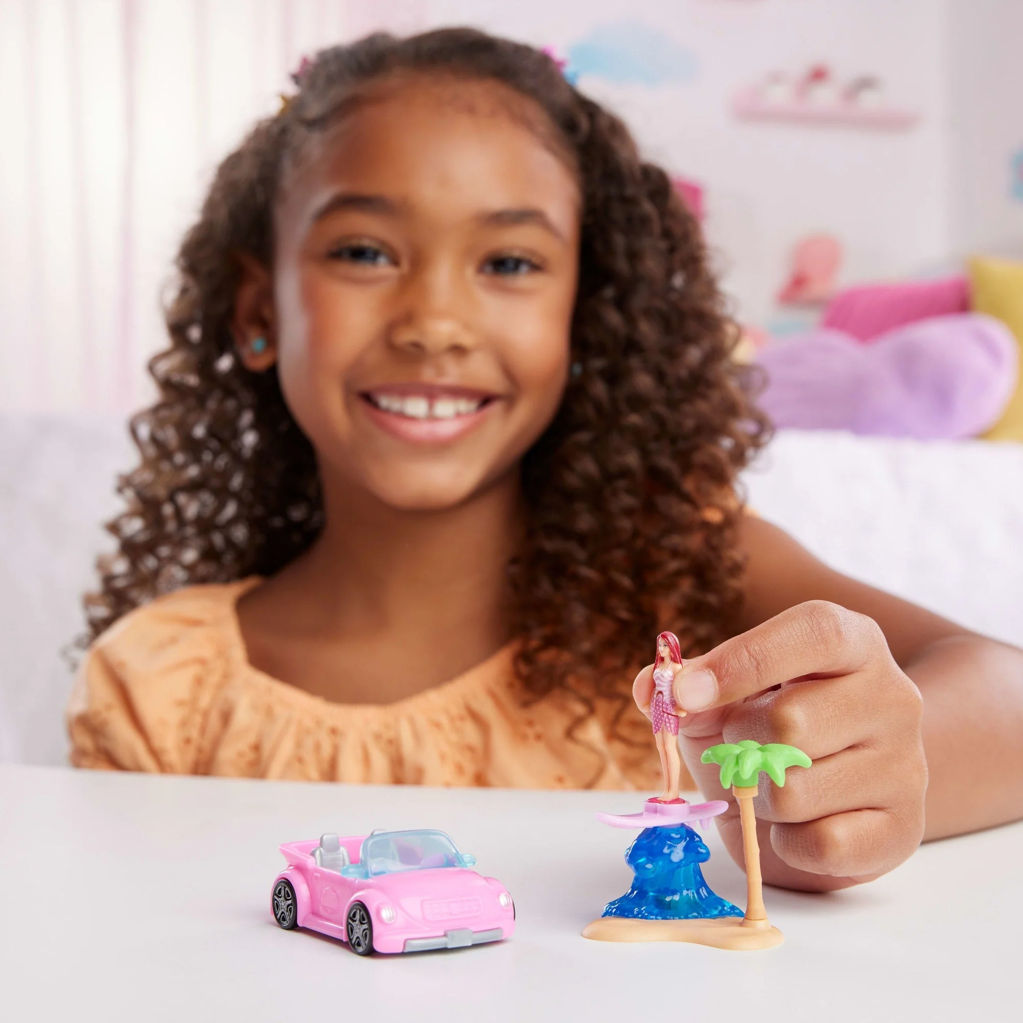 Barbie Mini BarbieLand Veículo para Boneca Conversível Rosa com Mini Boneca