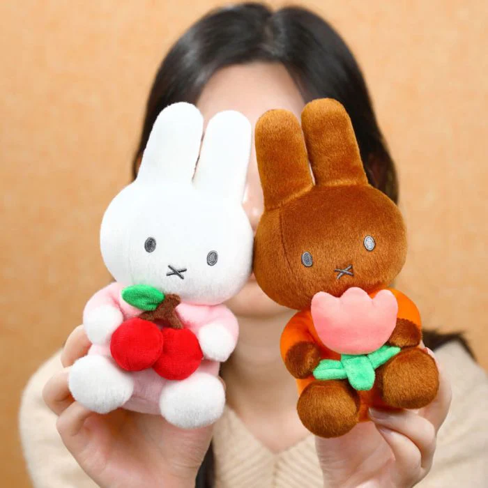 Miffy & Friends Melanie Plush With Tulip 20cm