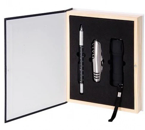THE EXECUTIVE BOOK OF ESSENTIALS