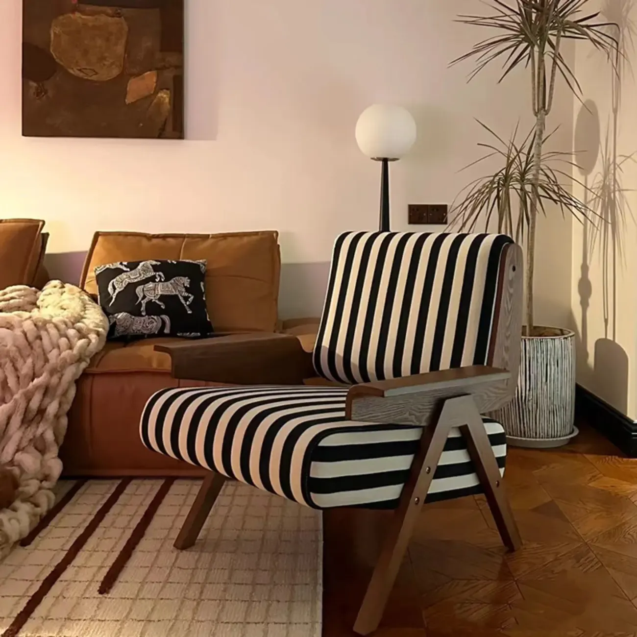 Modern Fabric Accent Chair with Wooden Frame for Living Room