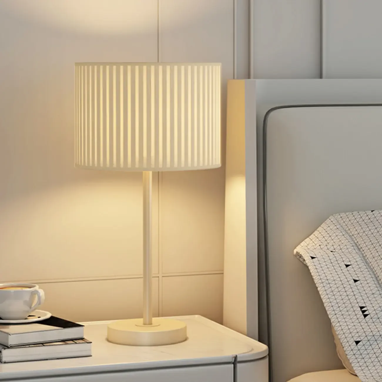 Contemporary Geometric Metal Table Lamp for Home