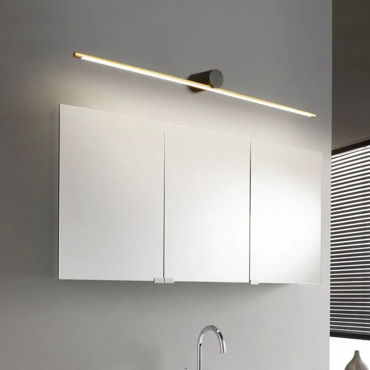 Modern Linear LED Bath Vanity Light with Dimmable Design