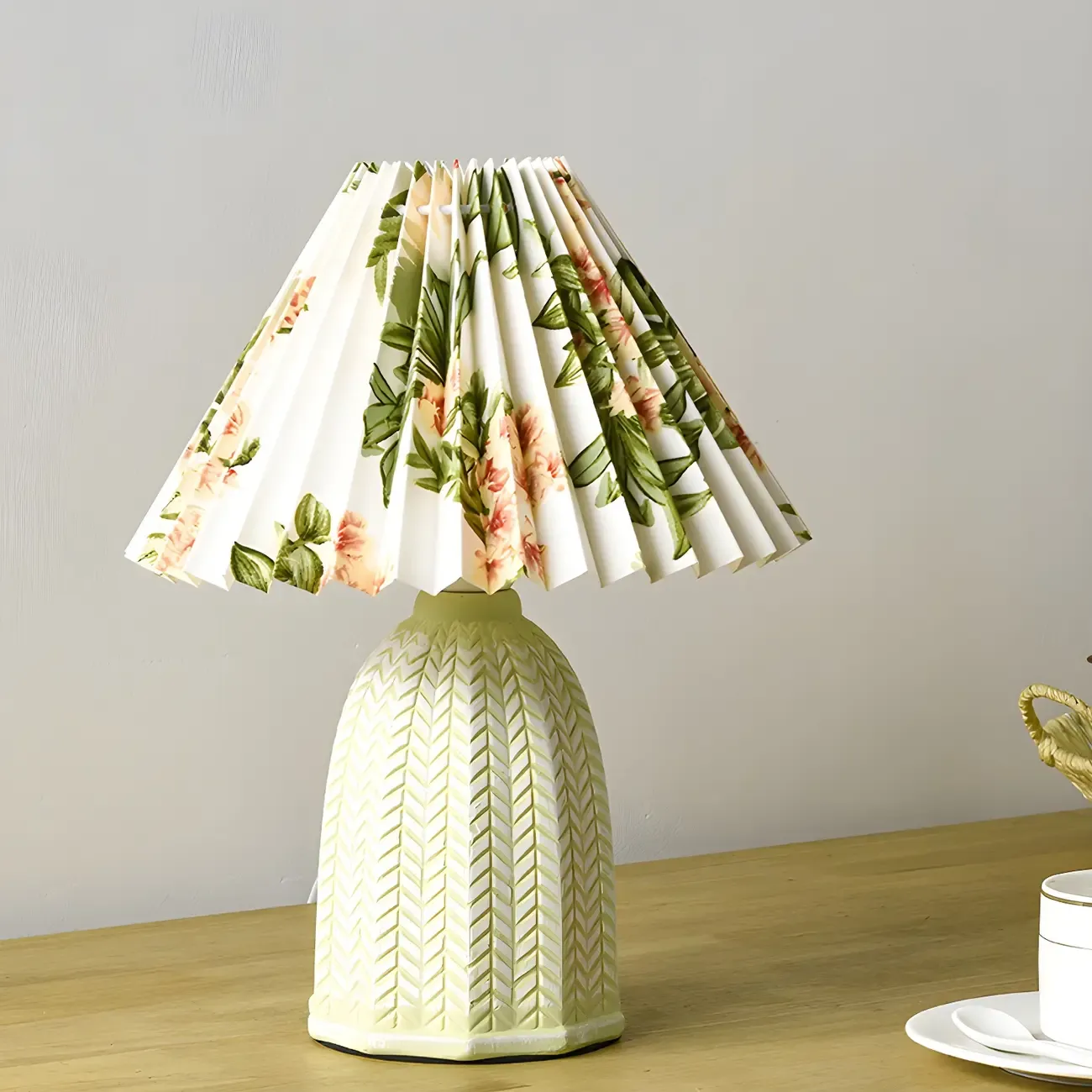 Country Style Pleated Shade Ceramic Table Lamp