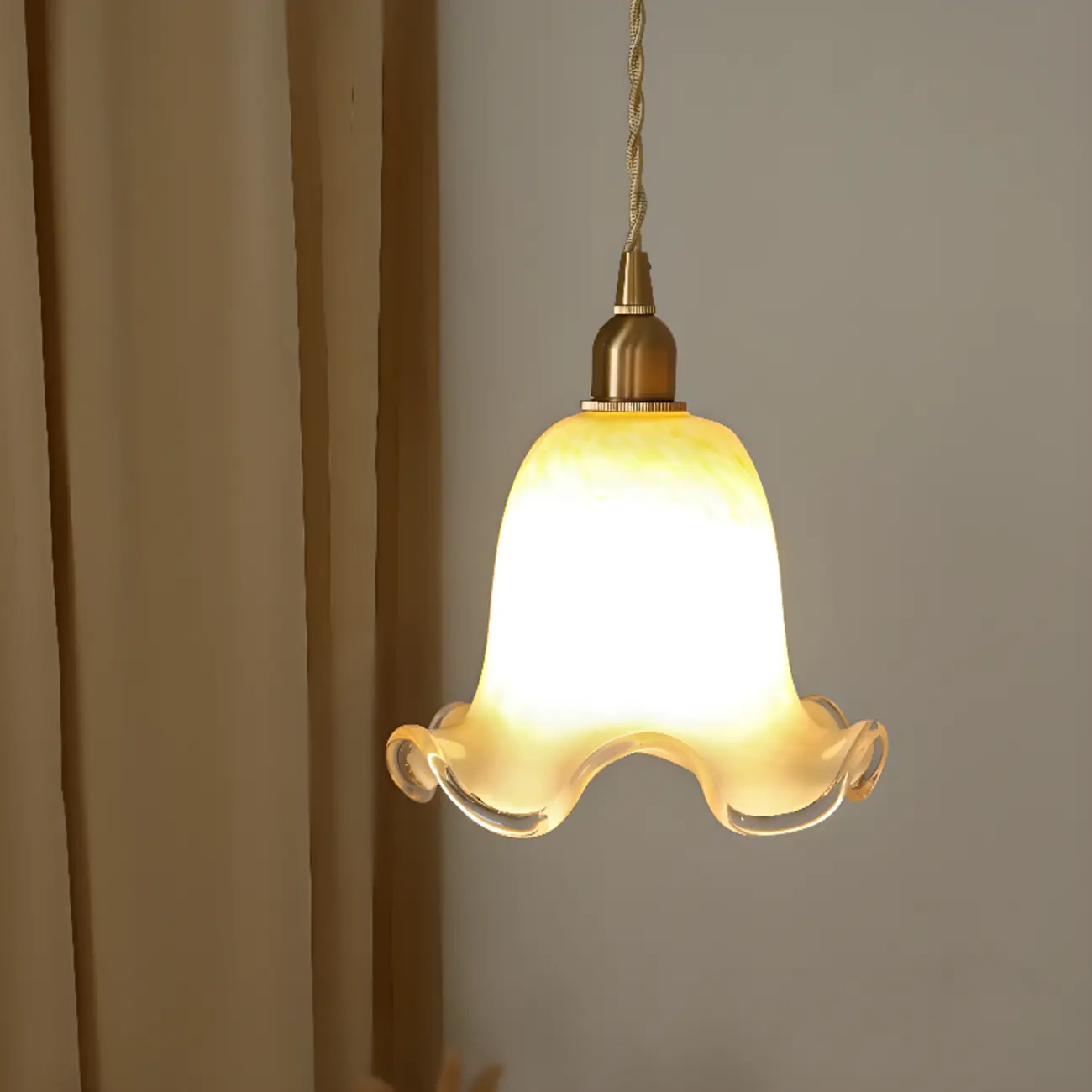 Modern Glass Pendant Light Gold Fixture in Flower Shaped