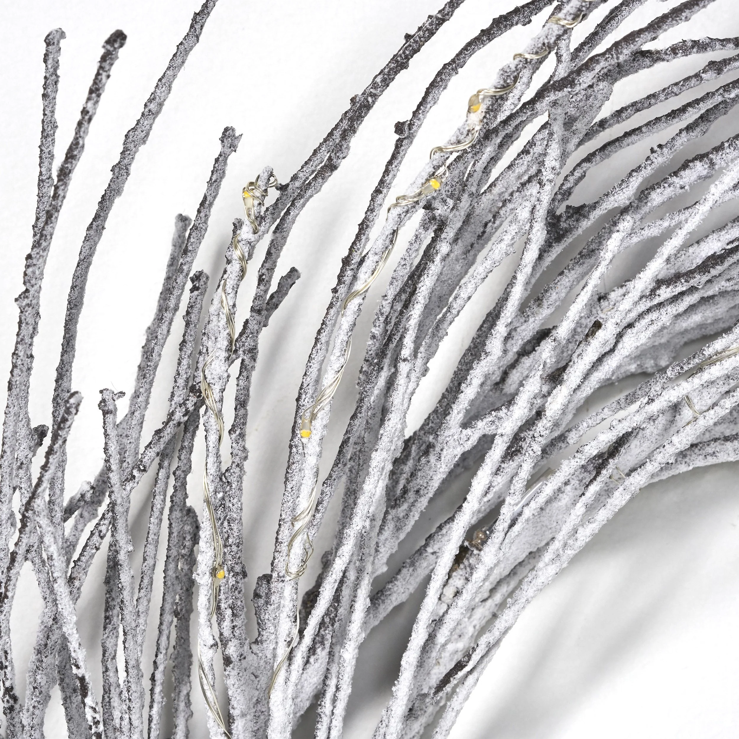 24 Pre-lit Warm White LED Artificial Christmas Wreath - NH966313