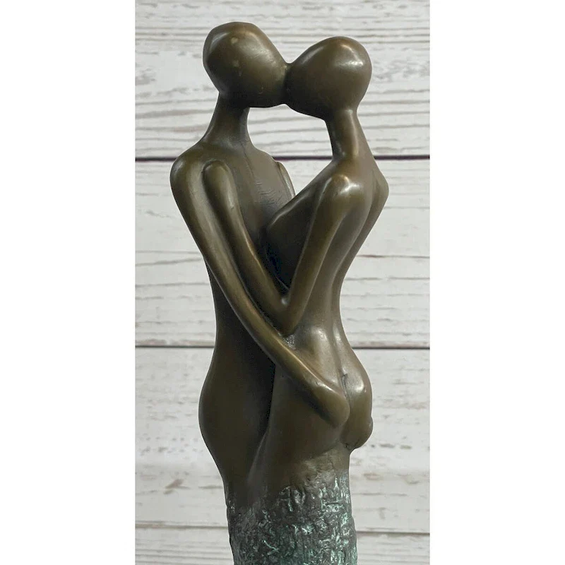 Modern Art Bronze Statue Sculpture Of Kissing Embracing Romantic Couple Lovers Anniversary